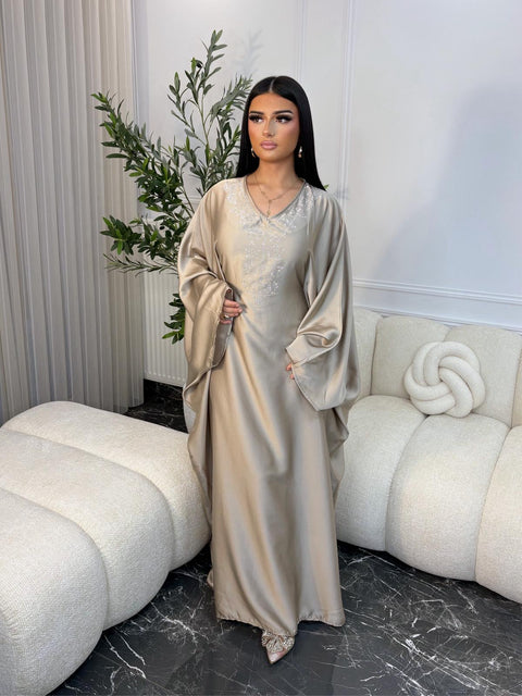ROBE CINTRÉE À STRASS