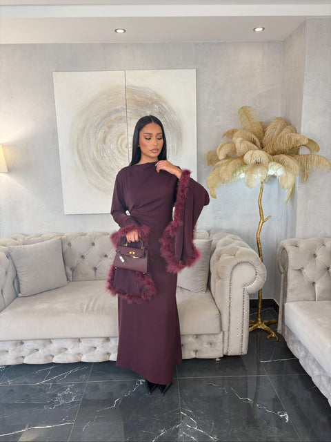 ABAYA CINTRÉE À PLUMES