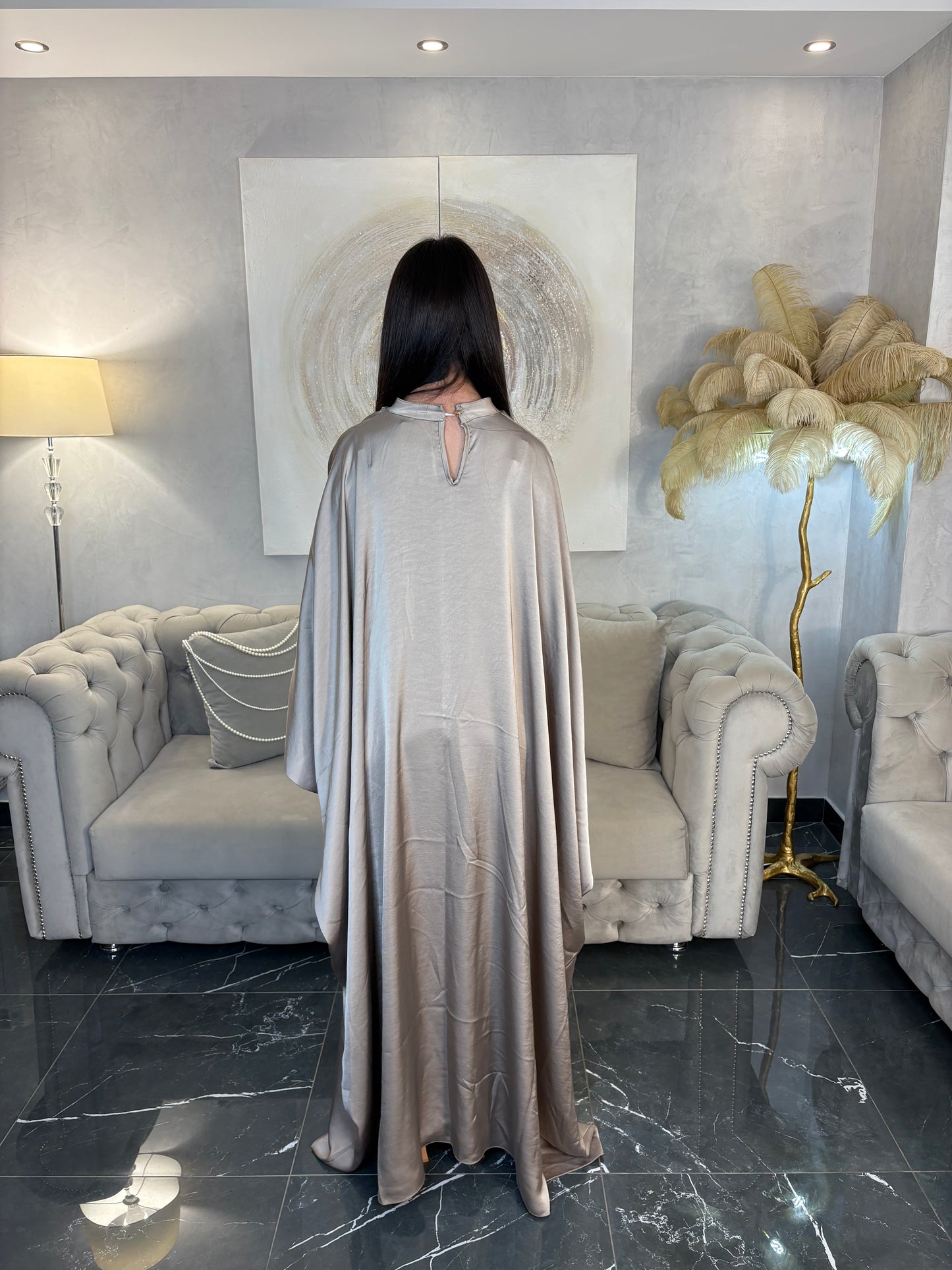 ROBE LONGUE DRAPÉE CINTRÉE À NOUER