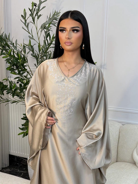 ROBE CINTRÉE À STRASS