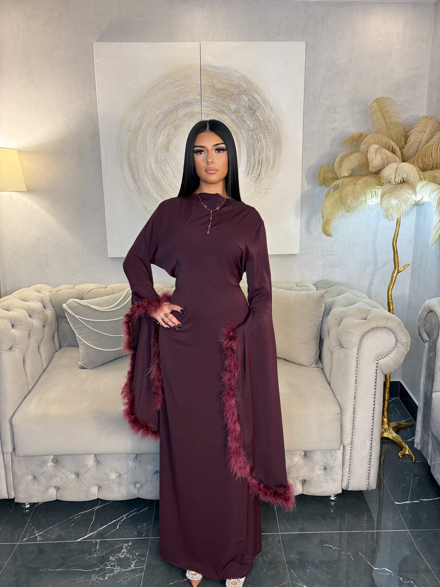 ABAYA CINTRÉE À PLUMES