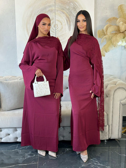 ROBE CINTREE A DENTELLE PRINCESSE JADE