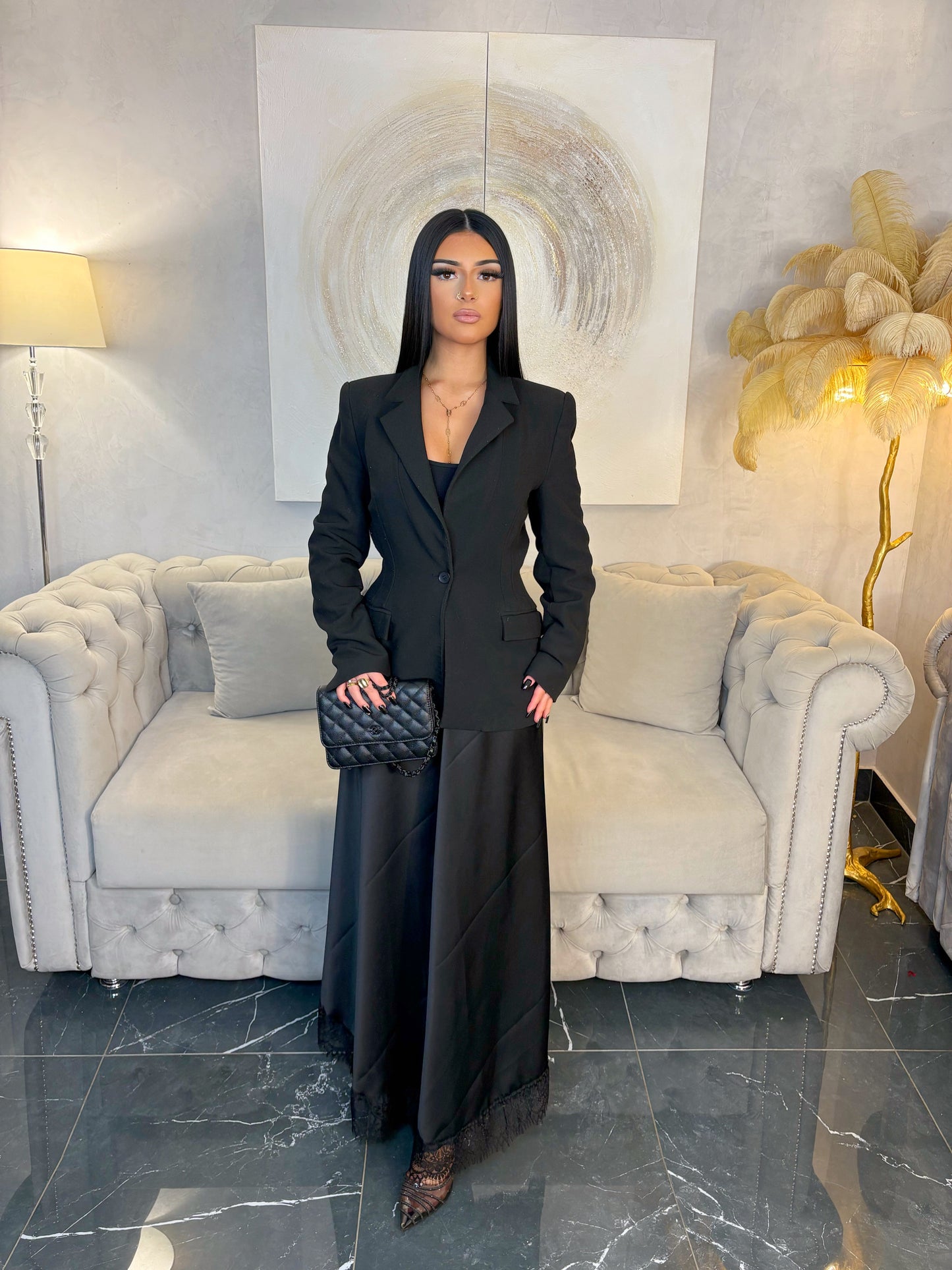 JUPE LONGUE SATINÉE À BORD EN DENTELLE